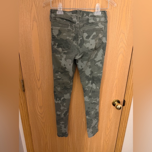 Old Navy Camouflage Super Skinny Jeans - Picture 2 of 6